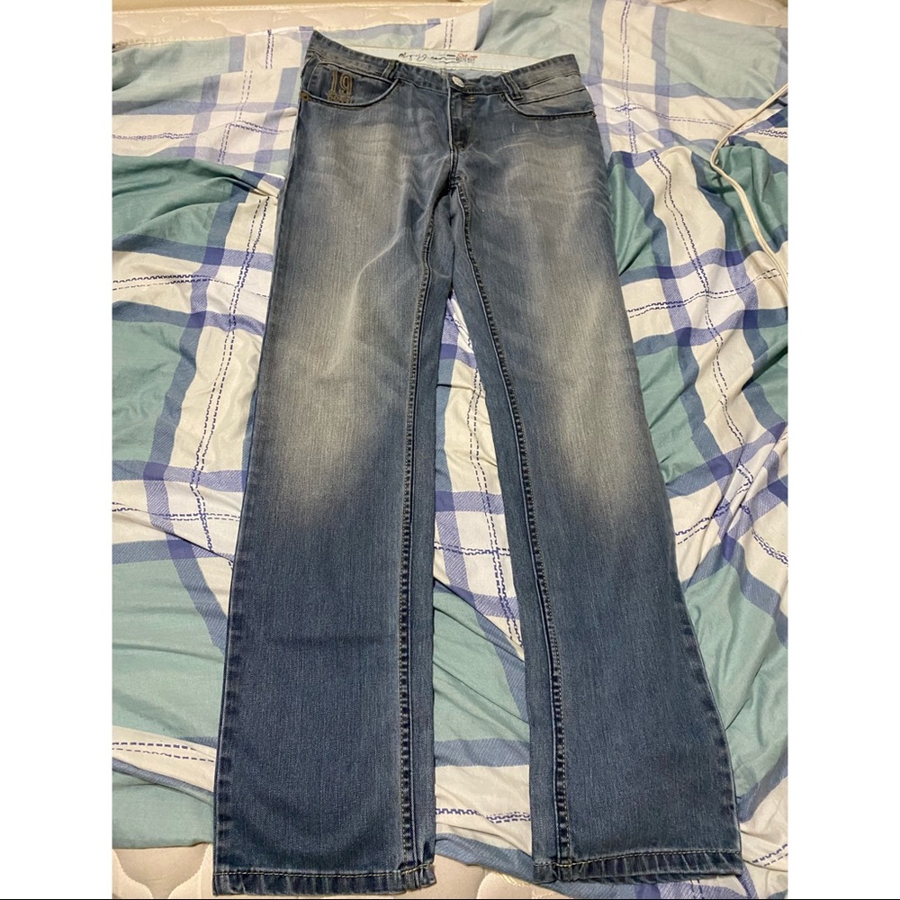 2 pairs of denim jeans size 32. They are all new